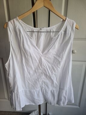 GAP White Sleeveless V-Neck Ruffle Hem Chemise